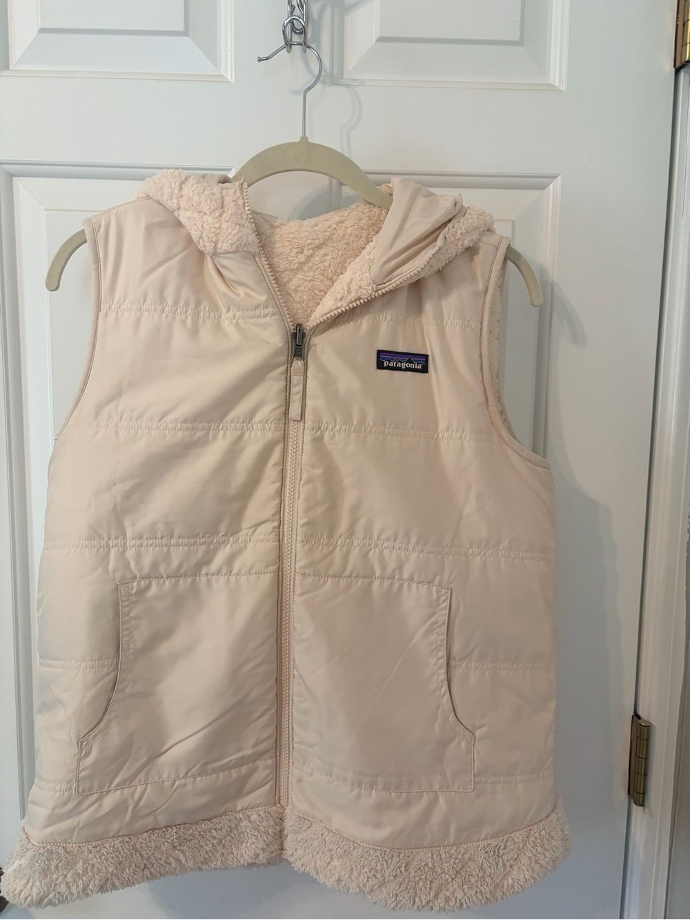 Patagonia reversible light pink Sherpa-Lined Hooded Vest